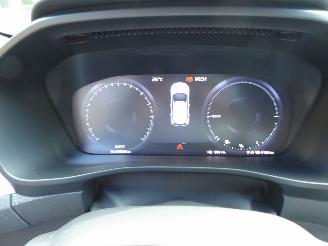 Volvo XC40 Core Recharge Plug-In Hybrid 2WD picture 17