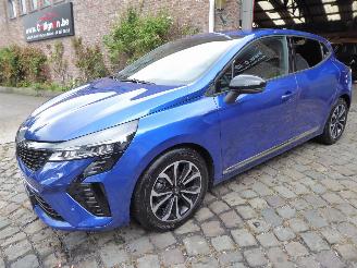 uszkodzony samochody osobowe Renault Clio Techno 2024/3