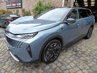 Schadeauto Peugeot 5008 Hybrid 136 GT 2025/2