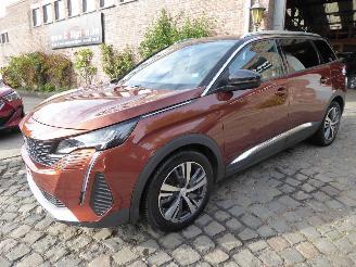 damaged passenger cars Peugeot 5008 Allure 2021/8