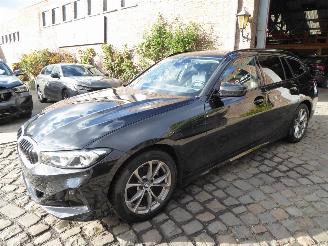 Vaurioauto  passenger cars BMW 3-serie 318 D Touring 2022/10