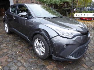 Toyota CH-R Hybrid picture 4