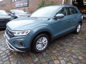 krockskadad bil auto Volkswagen T-Roc Life 2023/6