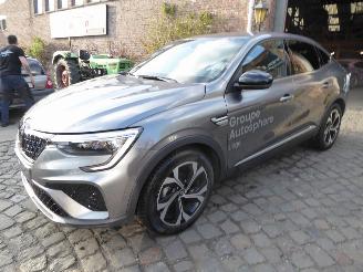 skadebil auto Renault Arkana Techno 2025/10