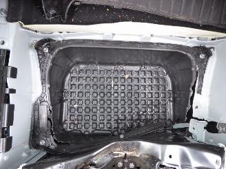 Tesla Model Y Long Range Dual AWD picture 10