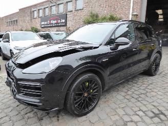 krockskadad bil auto Porsche Cayenne E-Hybrid 2022/6