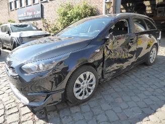 damaged passenger cars Kia Cee d Sportwagon 2023/10