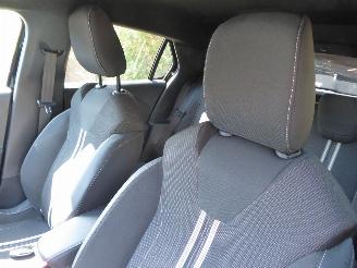 Opel Corsa F GS picture 12