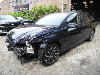 damaged passenger cars Volkswagen Golf Variant Life 2022/6