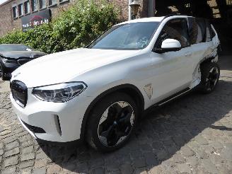 krockskadad bil auto BMW iX3 Impressive 2022/8