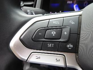 Volkswagen T-Roc Life picture 15