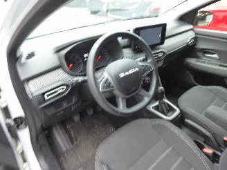 Dacia Sandero Expression picture 9