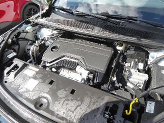 Peugeot 3008 Hybrid 145 GT picture 10