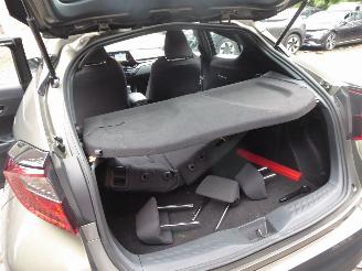 Toyota CH-R Hybrid Lounge picture 10
