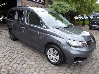 Volkswagen Caddy Maxi Combi Plus picture 3