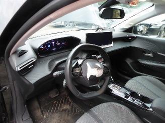 Peugeot 208 Hybrid 100 Allure picture 12