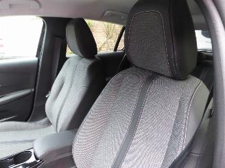 Peugeot 208 Hybrid 100 Allure picture 11