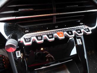 Peugeot 208 Hybrid 100 Allure picture 20
