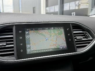 Peugeot 308 SW 1.6 BlueHDI Blue Lease Executive picture 12