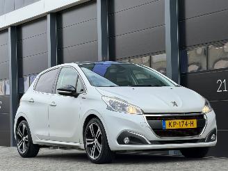 Peugeot 208 1.6 BlueHDi GT-line Panorama JBL picture 2