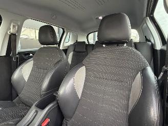 Peugeot 2008 1.6 e-HDi Allure Navi Clima picture 8