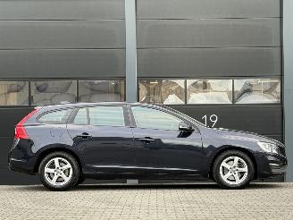 Volvo V-60 2.0 D3 Navi Clima PDC Euro-6 picture 3