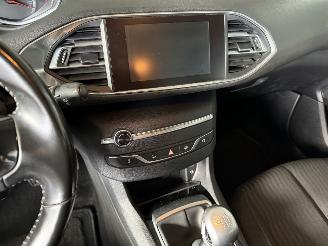 Peugeot 308 1.6 BlueHDI Blue picture 6