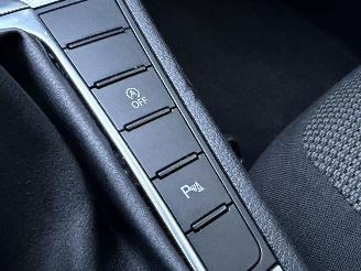 Volkswagen Passat 1.6 TDI Navi Clima PDC picture 12