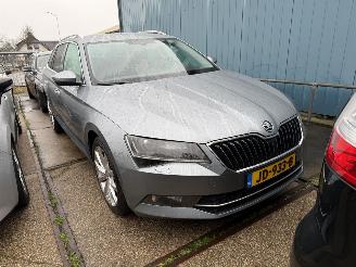 Skoda Superb 1.6 TDI Xenon Clima Navi EURO-6 picture 2