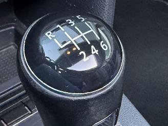 Volkswagen Touran 1.6 TDI Pano Navi Clima 7-PERS picture 14