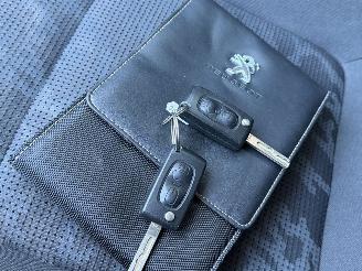 Peugeot 3008 2.0 HDiF HYbrid4 Hade-Up Navi Clima picture 15