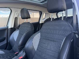 Peugeot 2008 1.6 e-HDi Blue Lease Executive picture 8