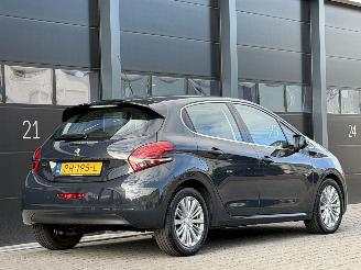 Peugeot 208 1.6 BlueHDi Allure JBL Clima Navi EURO-6 picture 4