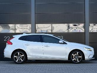 Volvo V-40 2.0 D2 R-Design Harman/Kardon AUTOMAAT picture 3