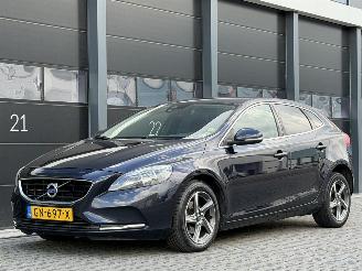 Schadeauto Volvo V-40 2.0 D2 Navi Clima PDC 2015/7