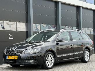 Tweedehands auto Skoda Superb 1.6 TDI Xenon Navi Clima PDC 2014/5
