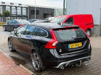 Volvo V-60 2.4 D6 AWD Plug-In Hybrid R-Design picture 4
