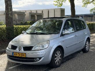 Vaurioauto  passenger cars Renault Grand-scenic 2.0 16v Pano Navi Clima 2007/2