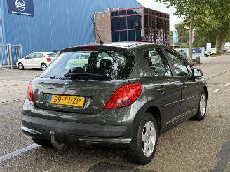 Peugeot 207 1.4-16V XS Pack picture 3