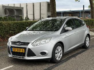 uszkodzony samochody osobowe Ford Focus 1.6 TI-VCT 2012/8