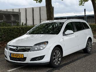 Voiture accidenté Opel Astra STATION WAGON 1.6 111 years Edition 2010/11