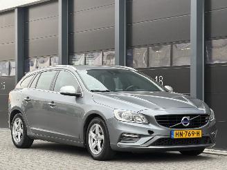 Volvo V-60 2.0 D3 R-Design Navi Clima PDC EURO-6 picture 2