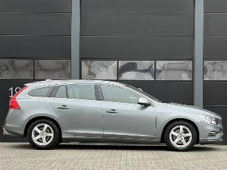 Volvo V-60 2.0 D3 R-Design Navi Clima PDC EURO-6 picture 3