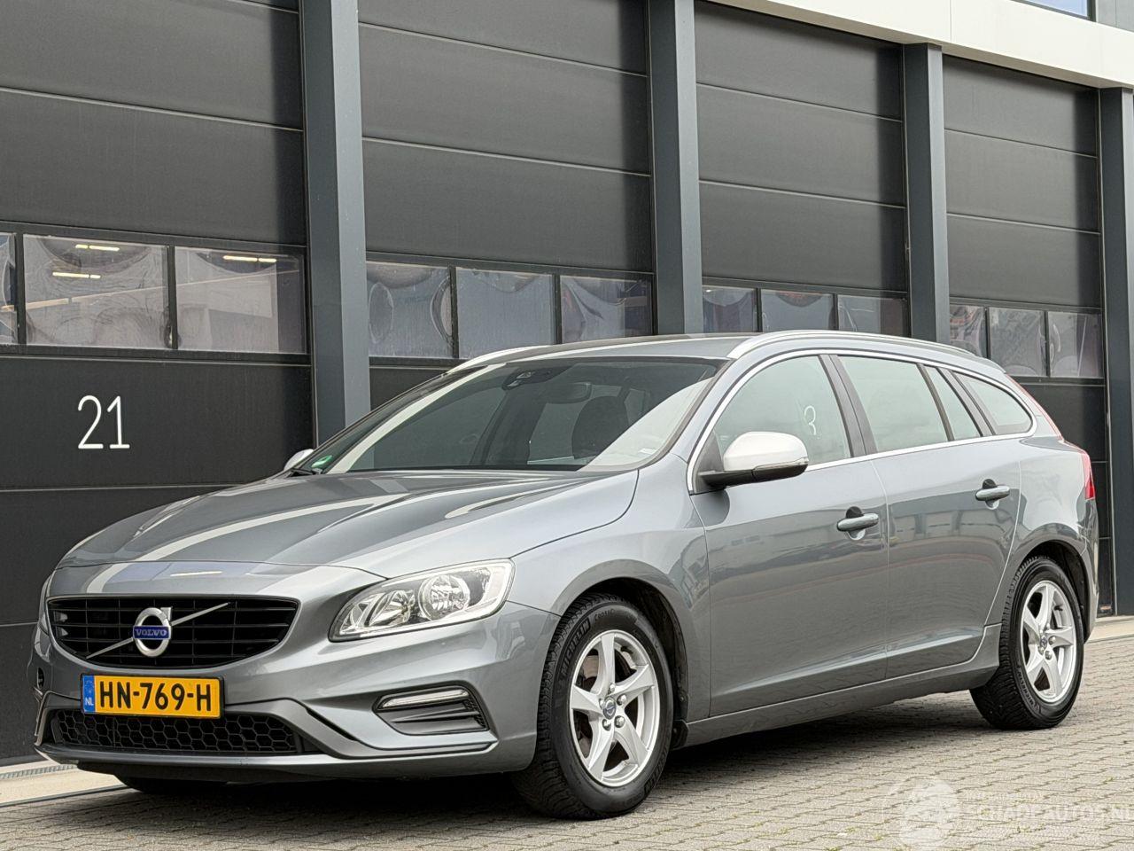 Volvo V-60 2.0 D3 R-Design Navi Clima PDC EURO-6