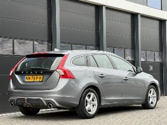 Volvo V-60 2.0 D3 R-Design Navi Clima PDC EURO-6 picture 4