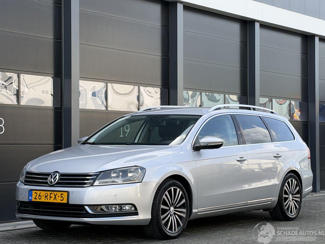 Volkswagen Passat 1.6 TDI Highline Leer Navi Clima PDC