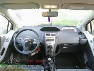 Toyota Yaris Yaris II (P9), Hatchback, 2005 / 2014 1.33 16V Dual VVT-I picture 21