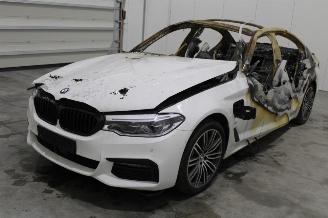 rozbiórka samochody osobowe BMW 5-serie 530 2019/12