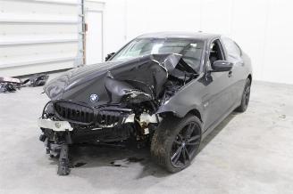 demontáž osobní automobily BMW 3-serie 330 2022/11
