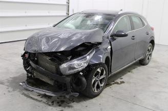 damaged passenger cars Kia Xceed  2020/8